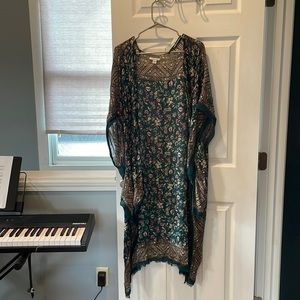 American Eagle green floral shawl